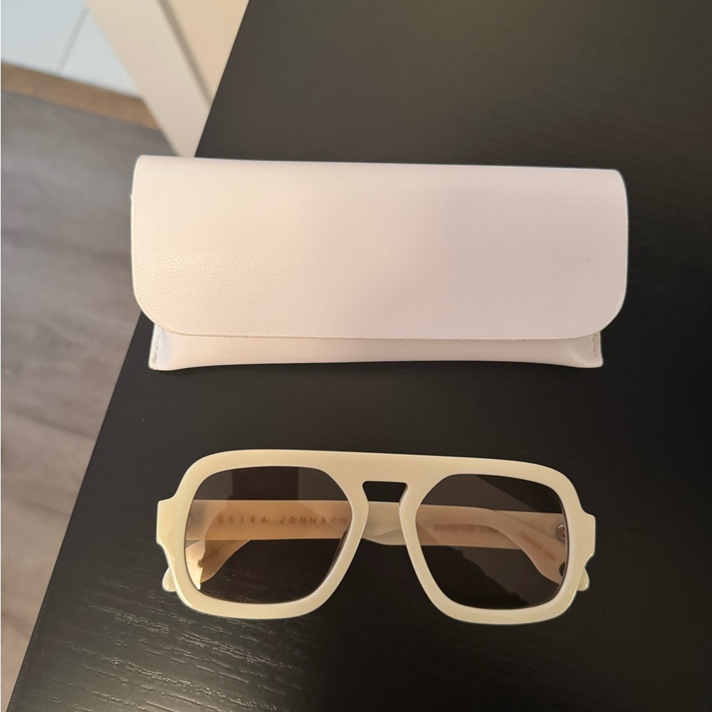 NEW-Jane in Ivory White Elisa Johnson Sunglasses with Case